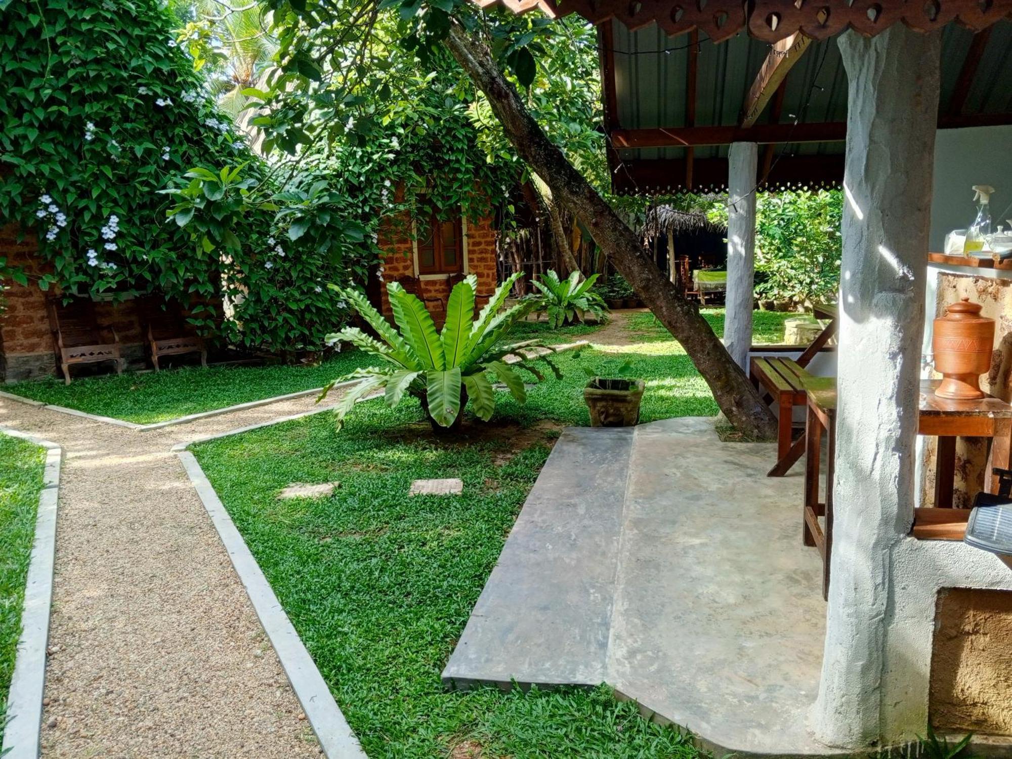 Sky View Cabin Unawatuna Exterior photo